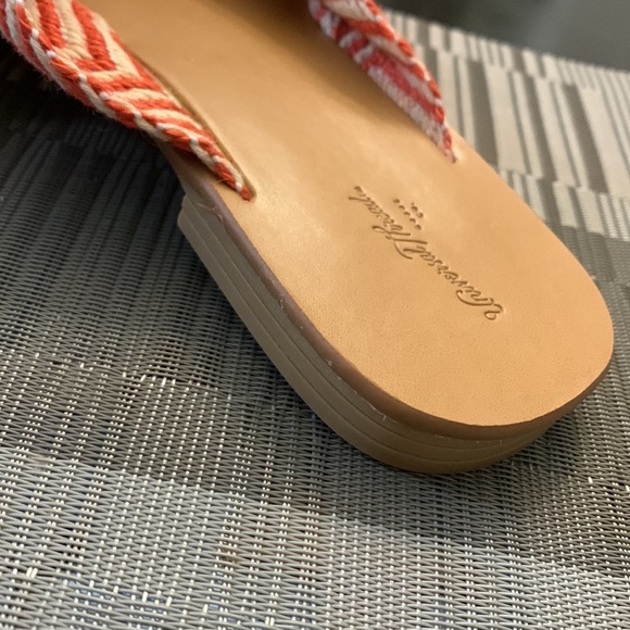 Universal Threads Boho Woven sandals Salmon Orange & White Slides Women’s 7.5 - Picture 4 of 6